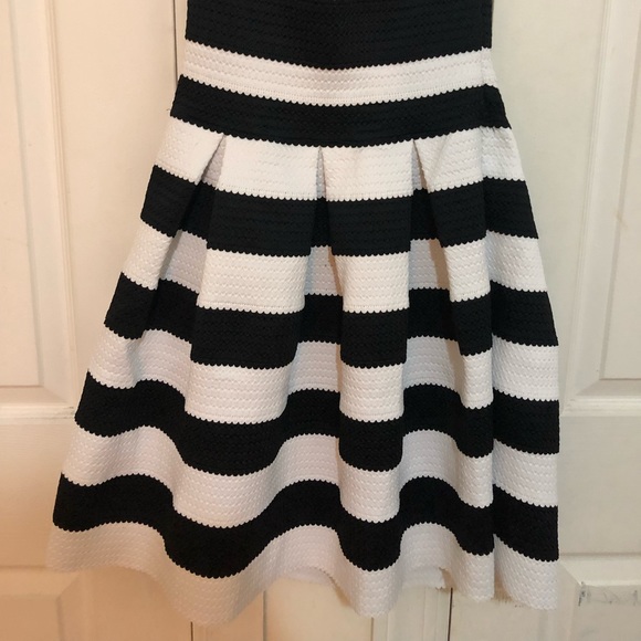 Beautiful Dress WB - Picture 3 of 3